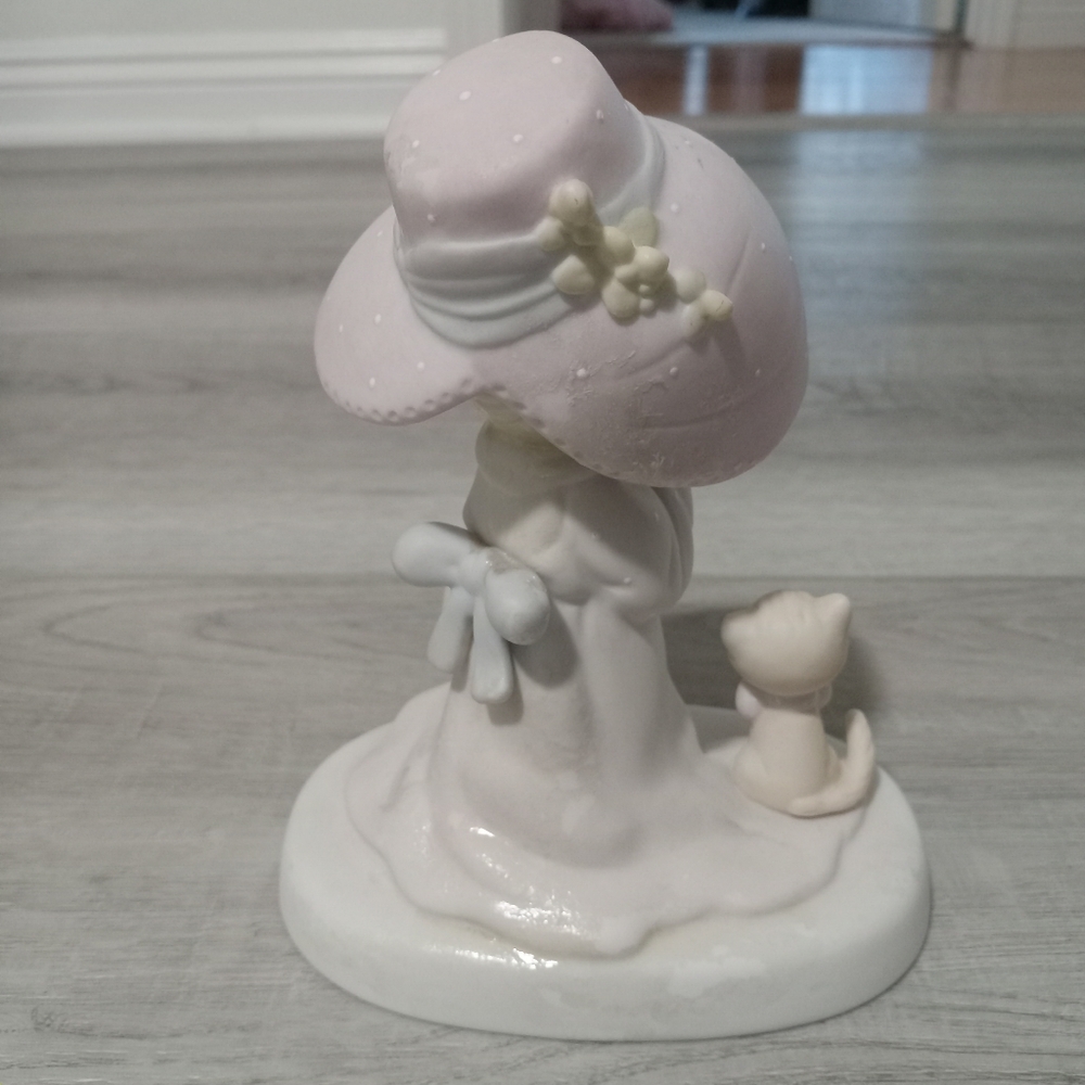 Charming Figurine with Pink Hat and Cream Bag - Picture 3 of 4